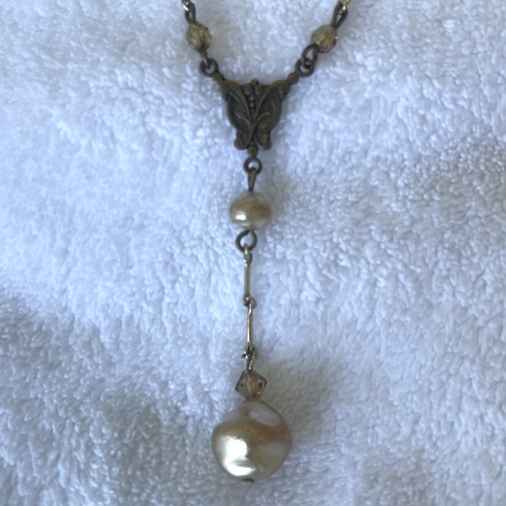 Simulated Pearl & Crystal Necklace